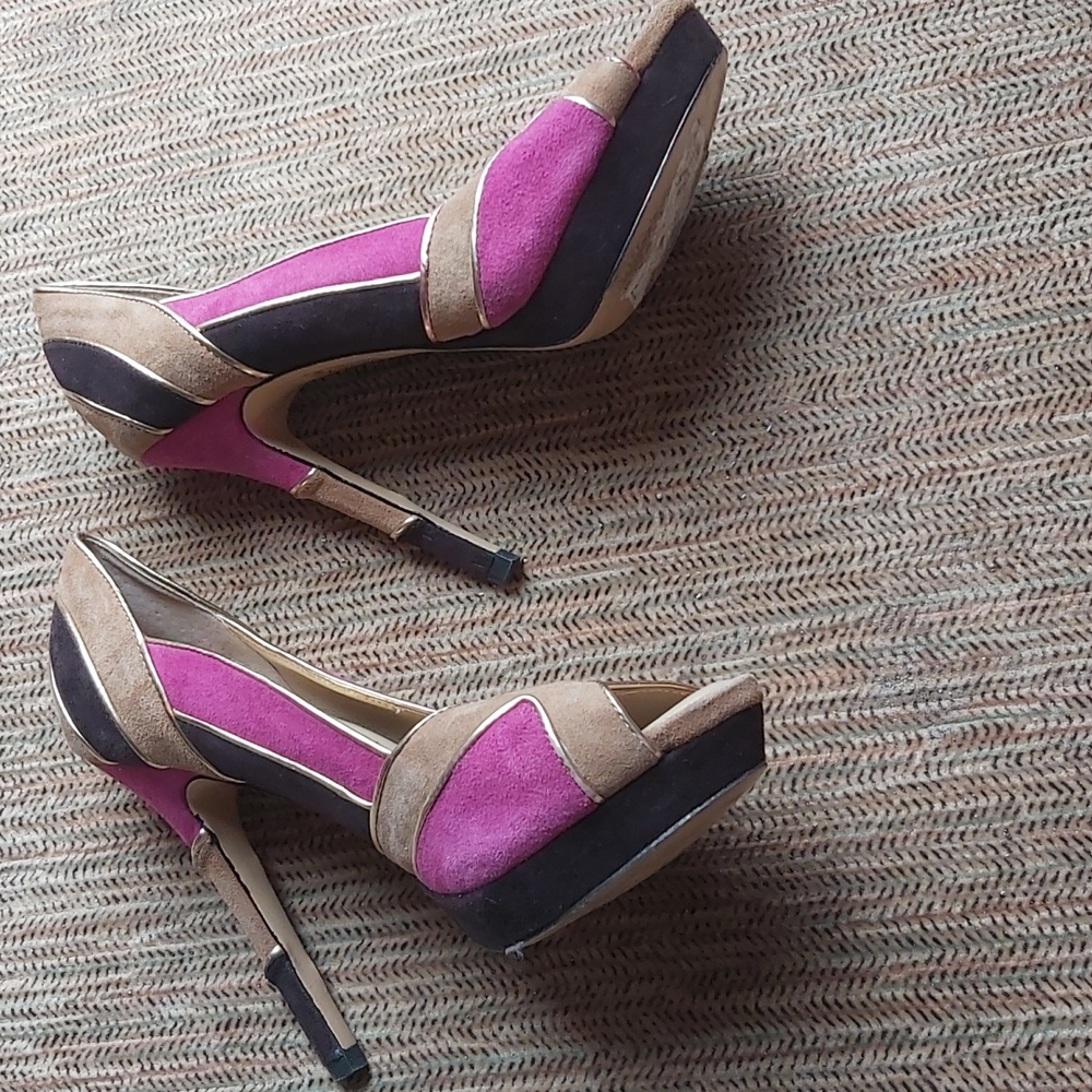 Shoes - Picture 3 of 4